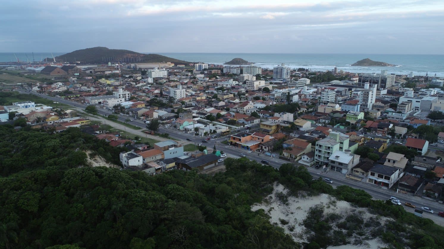 Donos de terrenos abandonados estão sendo notificados em Imbituba