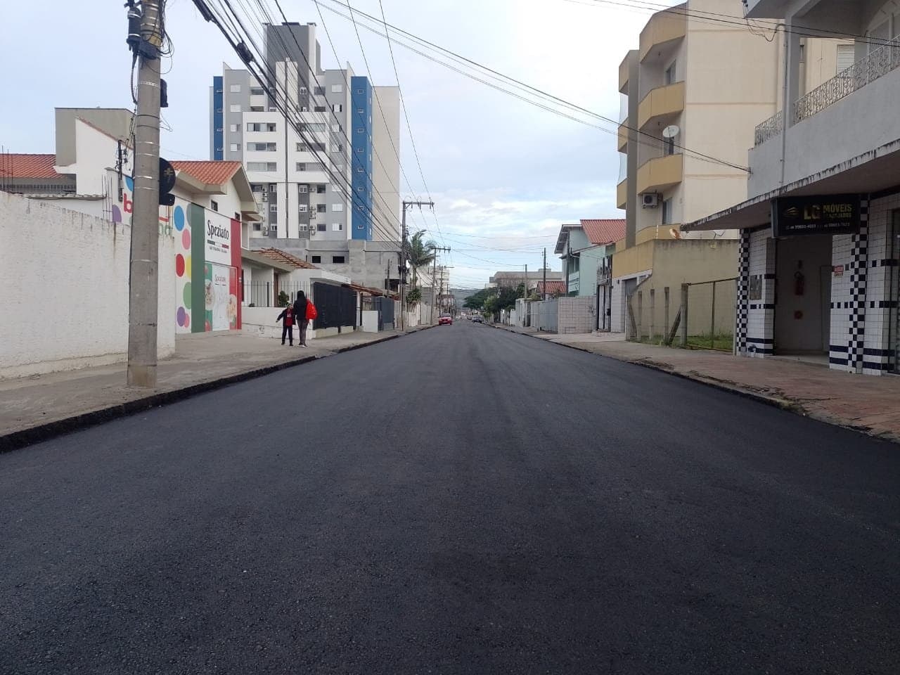 Quatro ruas da área central recebem pavimentação asfáltica