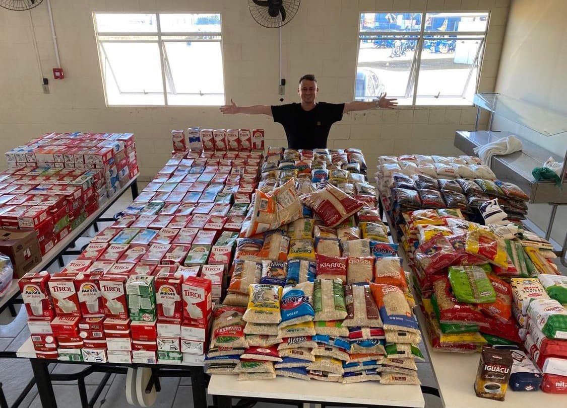Três toneladas de alimentos são arrecadadas na Costelada do Matheuzinho Ximbica