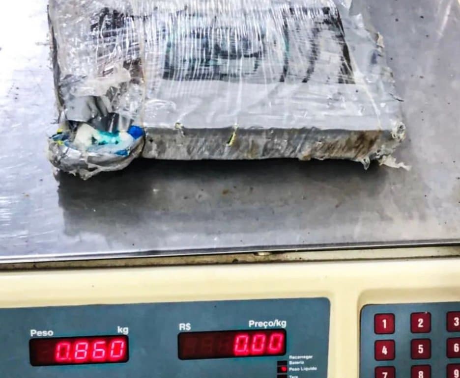 Quase R$ 50 mil em drogas são apreendidos após perseguição