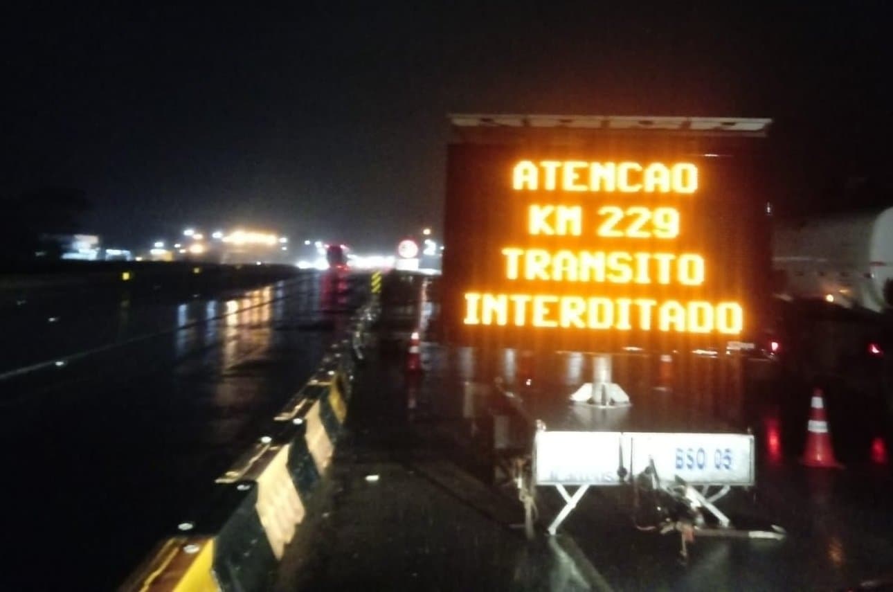 Morro dos Cavalos é bloqueado nos dois sentidos