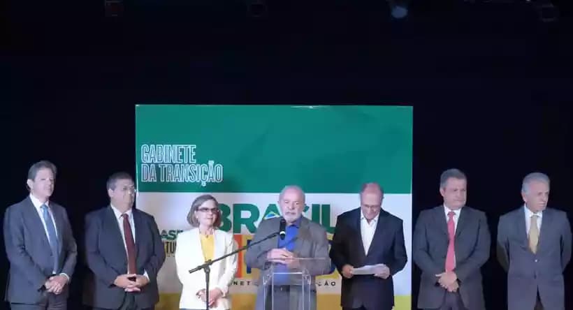 Lula anuncia os cinco primeiros ministros do futuro governo