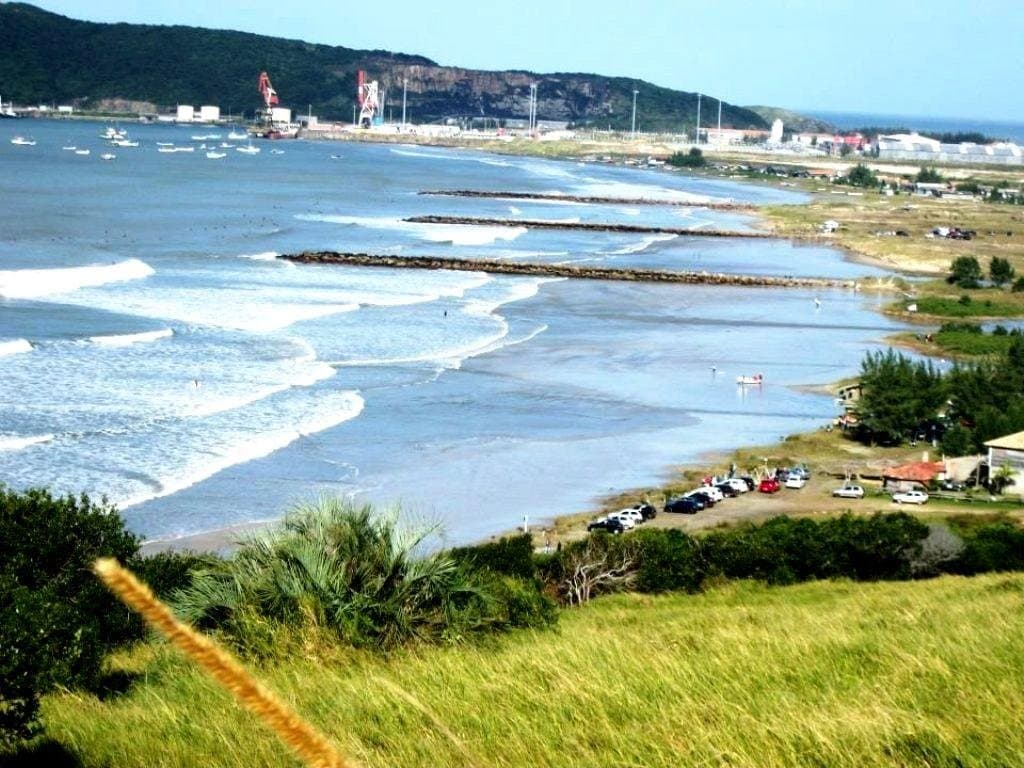 Corpo em estado avançado de decomposição é encontrado em praia