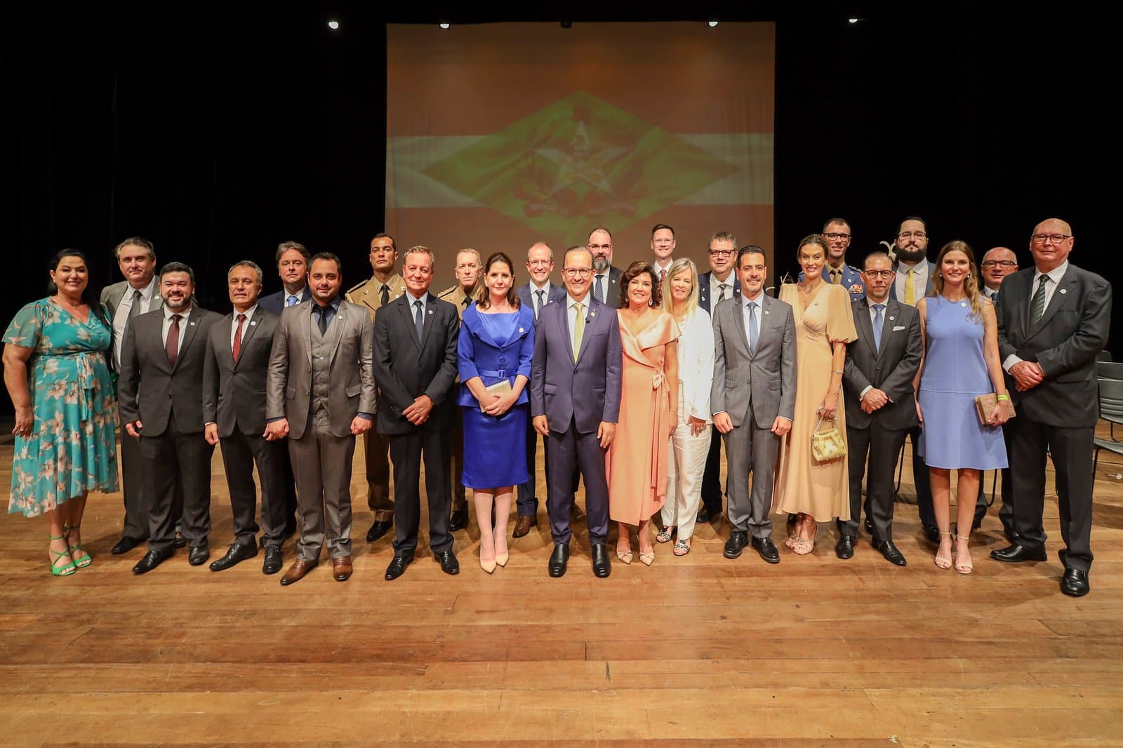 Jorginho Mello empossa Soratto e outros 22 nomes em primeiro dia de governo