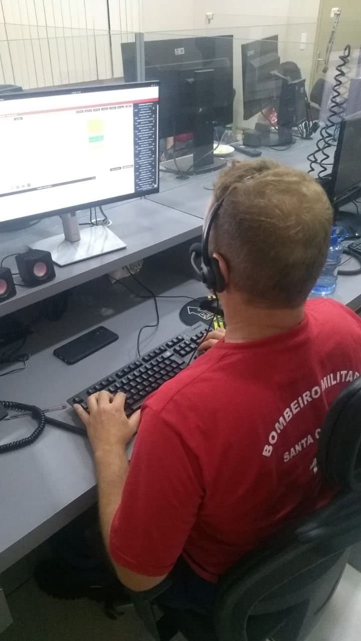 Bebê de três dias é salvo após se afogar enquanto amamentava