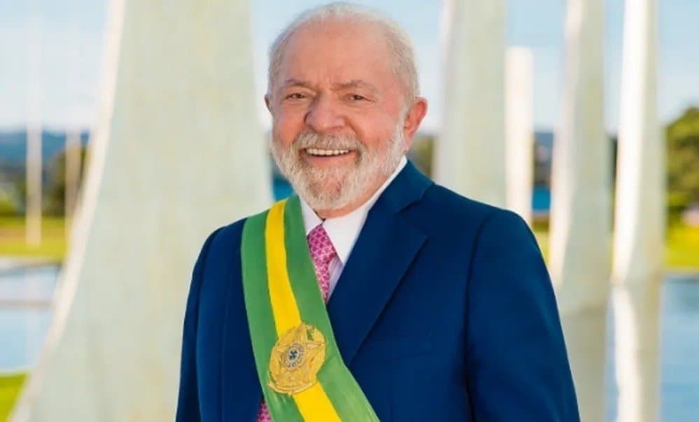 Nova foto oficial de Lula como presidente é divulgada