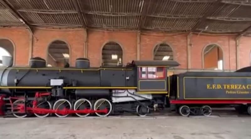 Locomotiva de Pedras Grandes é restaurada no Museu Ferroviário de Tubarão