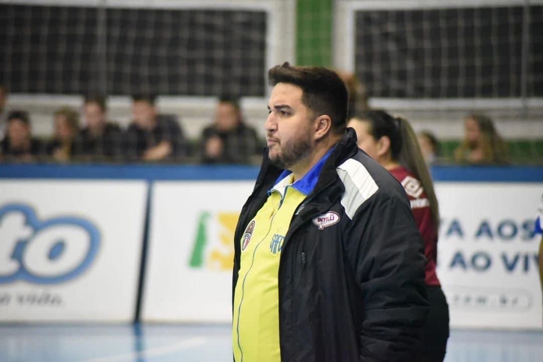 Bruno Silva ganha o troféu “Técnico do Ano” da Confederação Brasileira de Desporto Universitário