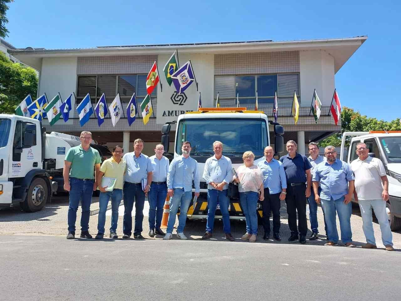 Gestores conhecem novas máquinas que atenderão os municípios