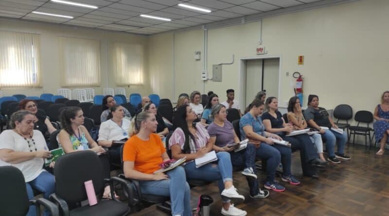 Novos servidores da Assistência Social participam de capacitação de prontuário