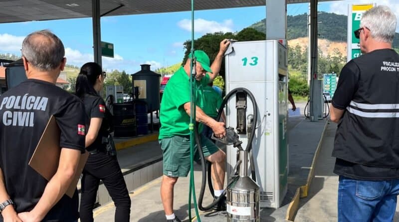 Dois postos de combustíveis são notificados em Tubarão