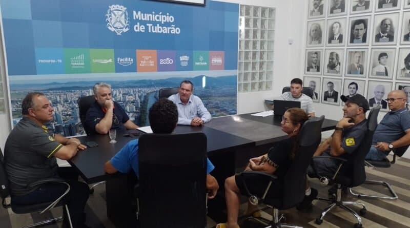 Moradores da rua dos Ferroviários questionam prefeitura sobre andamento da obra