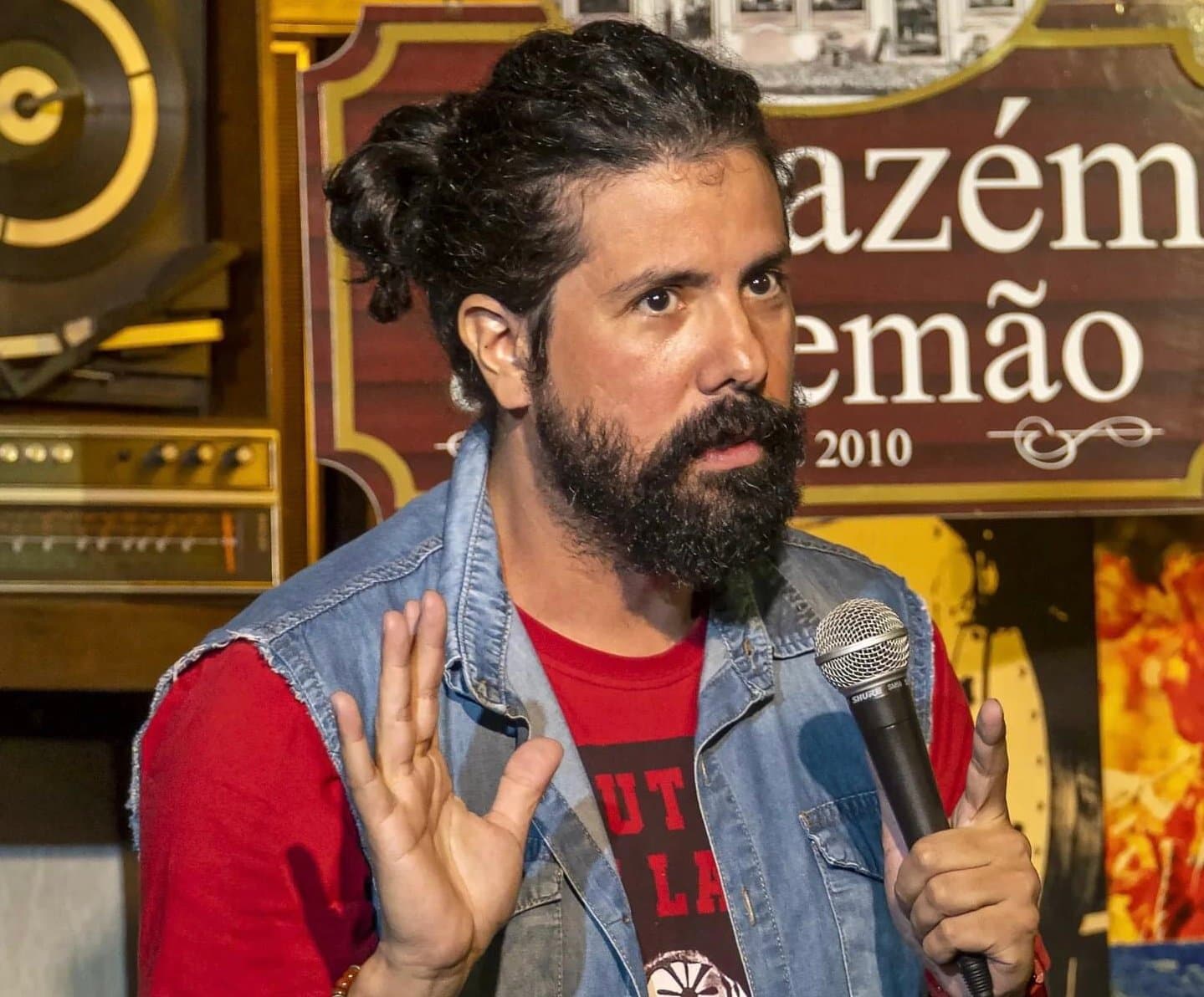 Eduardo Jericó apresentará stand up comedy no Outlet Beer Festival