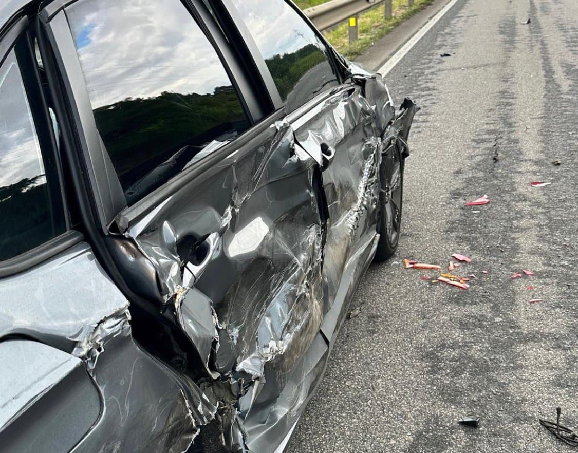 Carro de deputada é prensado por caminhão na BR-101, em Imbituba