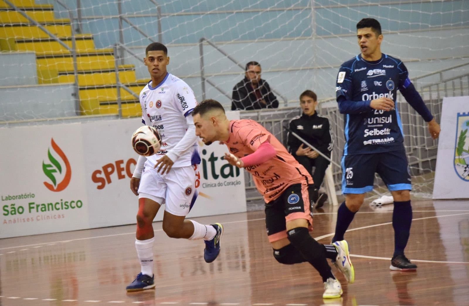 ESTADUAL: Tubarão Futsal goleia Joaçaba e conquista liderança da Série Ouro