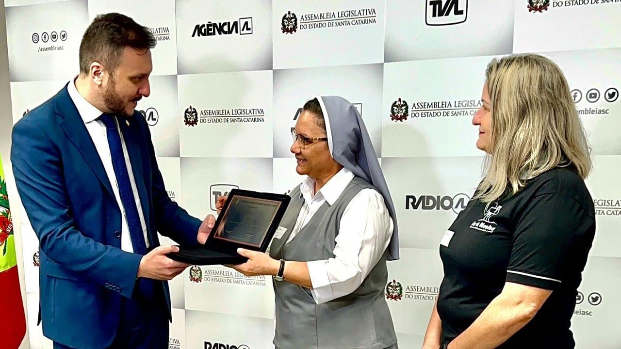 Fundado há 60 anos, Lar da Menina é homenageado na Assembleia Legislativa