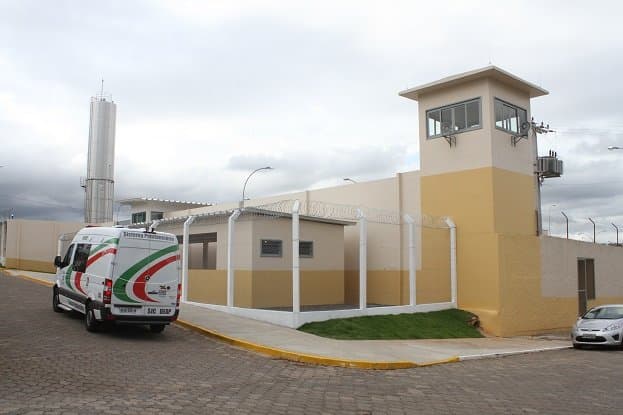 Diretor do presídio de Criciúma é afastado por suspeita de regalia a Joares Ponticelli