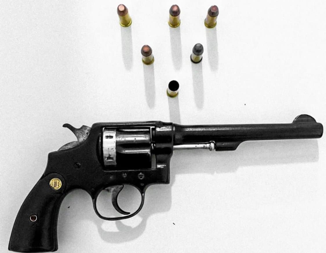 Homem é preso após disparar tiro em frente a casa noturna