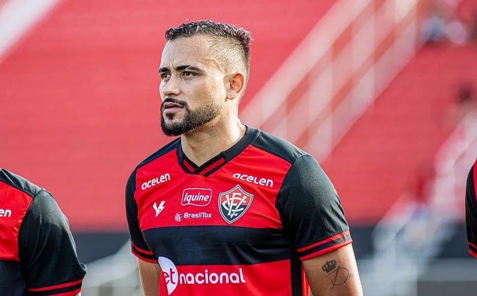 Hercílio Luz reforça elenco com lateral Guilherme Lazaroni