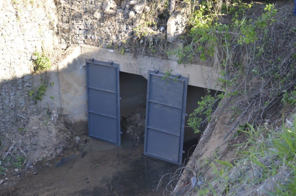 Comportas começam a ser instaladas no Rio Tubarão