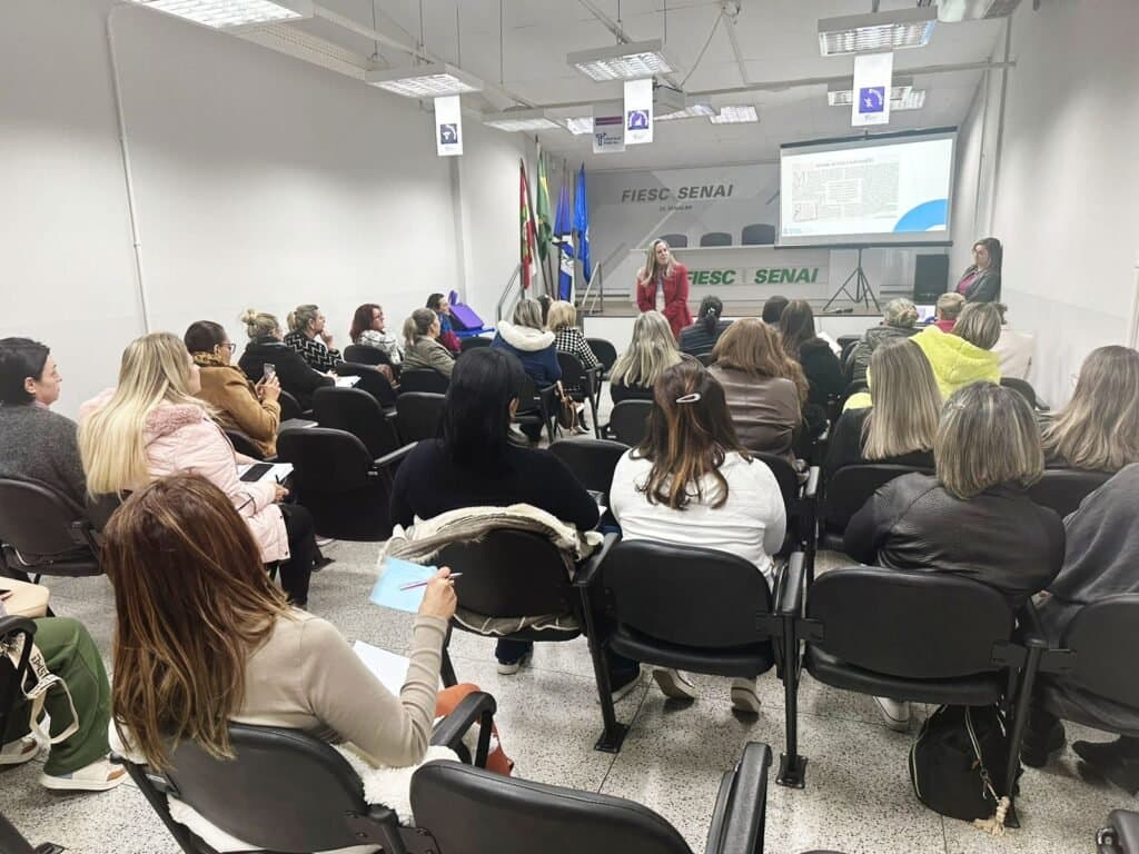 Educadoras de Tubarão planejam sequência do ano escolar