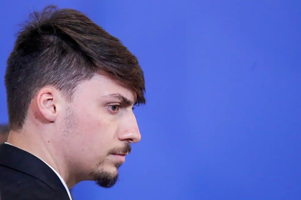 Renan Bolsonaro é alvo de mandado de busca e apreensão