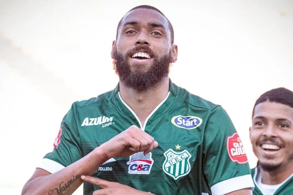 Atacante Ingro é contratado pelo Hercílio Luz