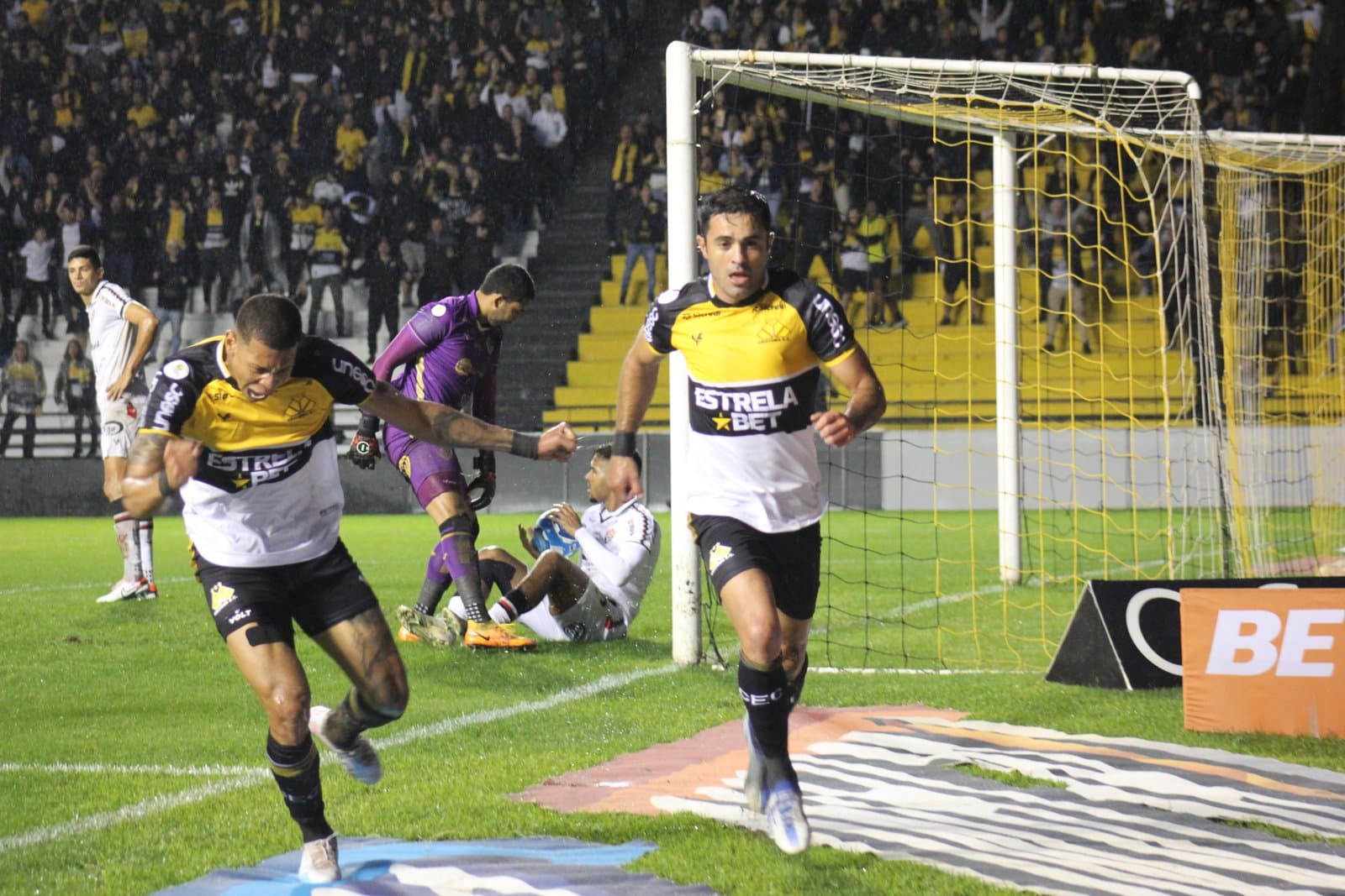 SÉRIE B: Criciúma bate o líder Vitória