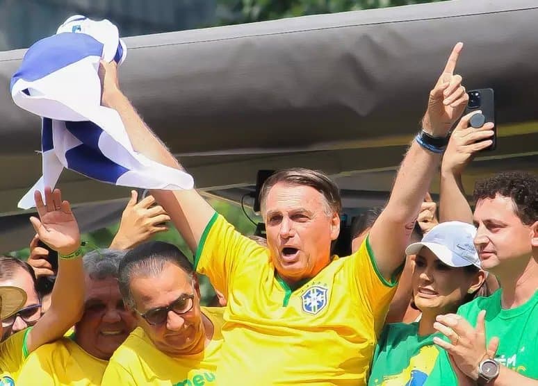 Bolsonaro reclama de perseguição, nega tentativa de golpe e pede anistia aos presos de 8 de janeiro