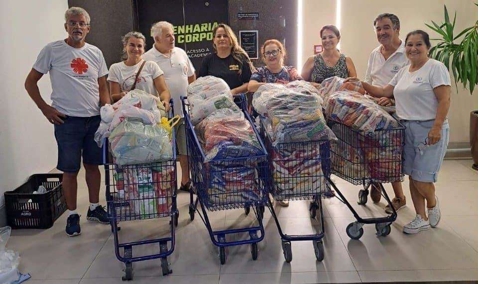 Mais de 400 quilos de alimentos são arrecadados no show "Natan por aí"