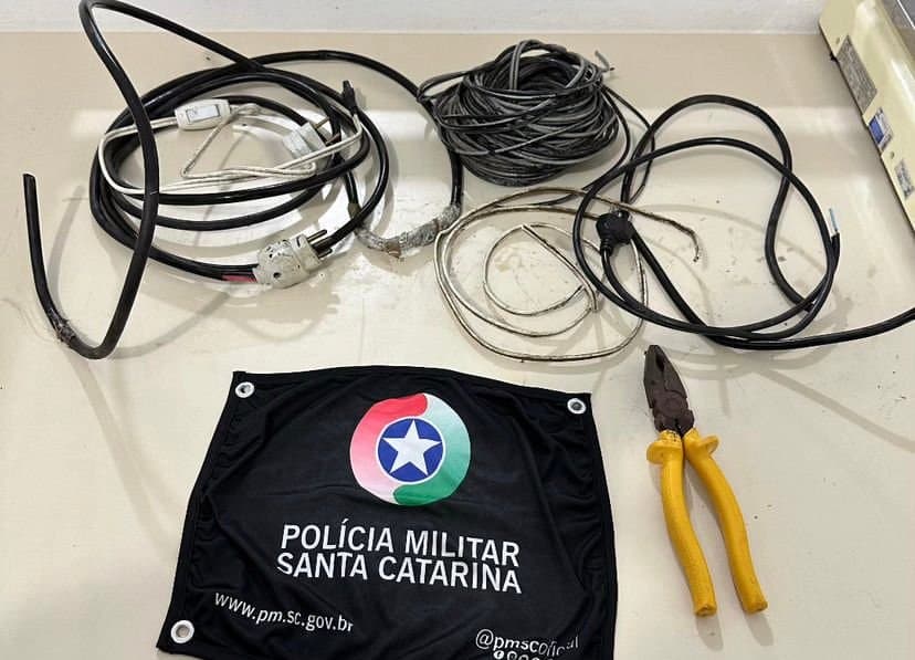 Ladrão de fiação elétrica é detido por populares após furto em empresa