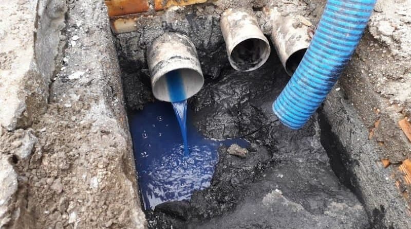 Prédio residencial de Laguna é multado em mais de R$ 1,3 milhão por esgoto irregular
