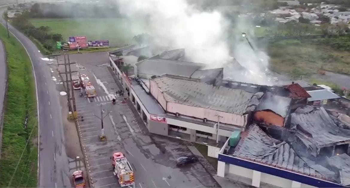 Causa do incêndio na Top Brasil deve ser apontada em até três semanas