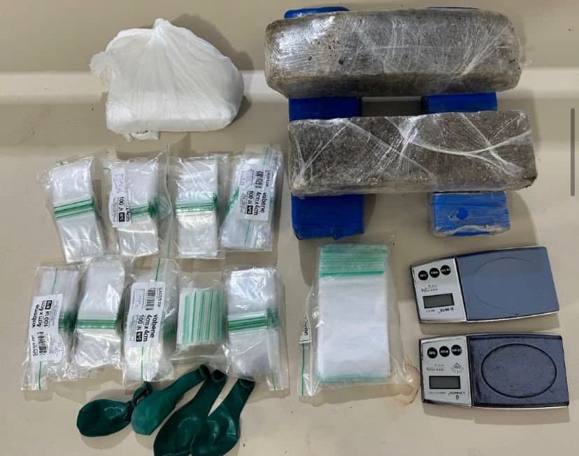 Jovem é preso com 3 kg de maconha e 1 kg de cocaína