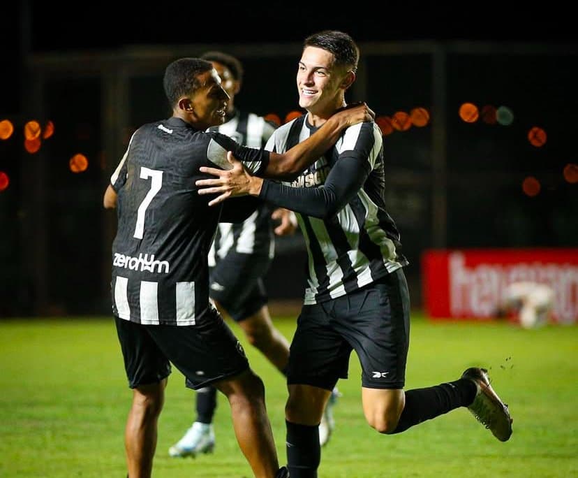 Jogador de Tubarão se destaca no Botafogo na estreia da Copinha 2025