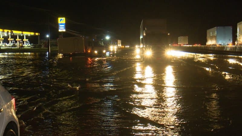 BR-101 é bloqueada na Grande Florianópolis após as fortes chuvas
