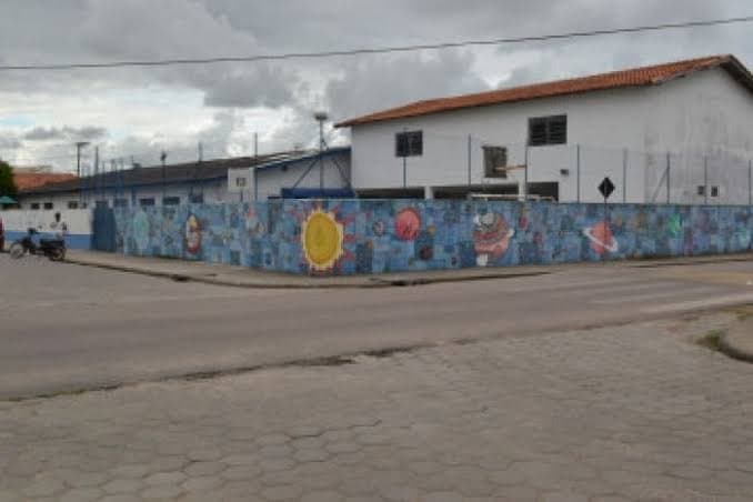 Seis meses depois de interdição, alunos voltam a estudar na Escola Maria Emília Rocha