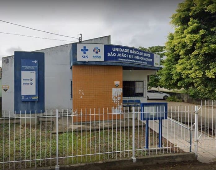 Servidores de unidade de saúde são ameaçados por paciente com faca