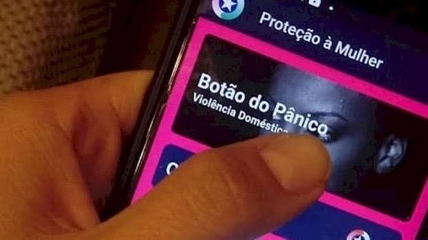 Mulher aciona botão do pânico da PM após o ex descumprir medida protetiva