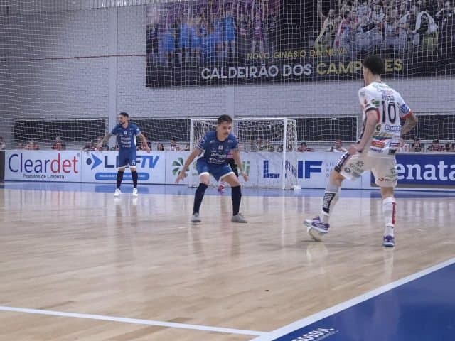 LIGA FUTSAL: Tubarão é goleado na partida de estreia