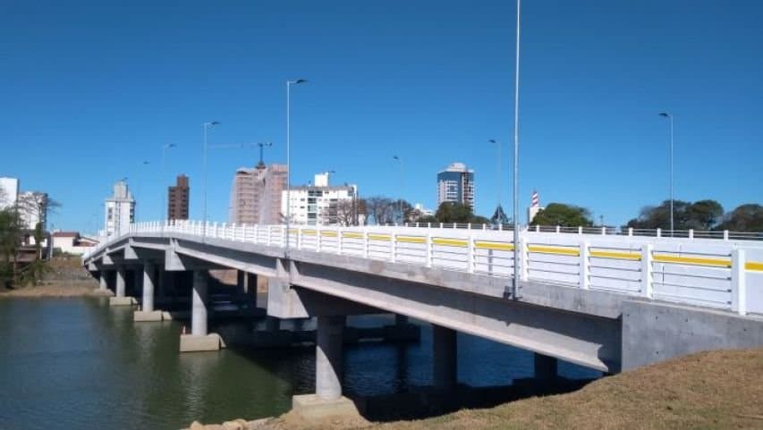 Corpo de homem com ferimentos é encontrado embaixo de ponte em Tubarão