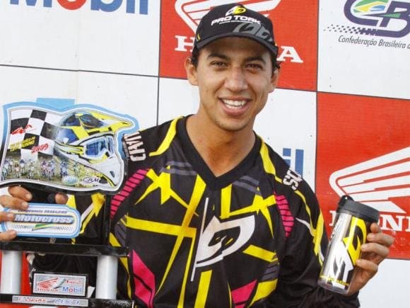 Laguna institui Dia Municipal do Esporte em homenagem ao saudoso piloto João Marronzinho