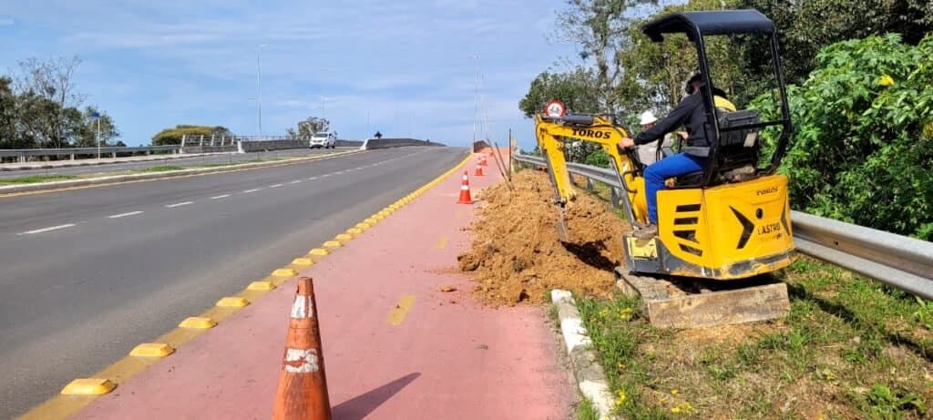 Inicia a instalação do sistema de iluminação da Ponte Stélio Boabaid em Capivari