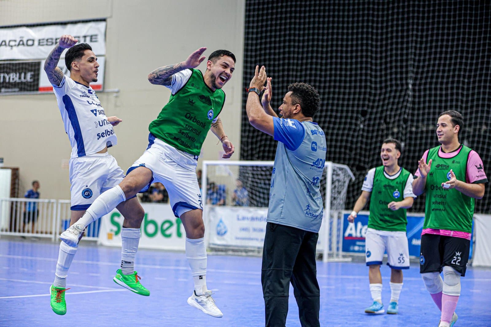 CATARINENSE: Tubarão Futsal goleia o Joaçaba por 8 a 2