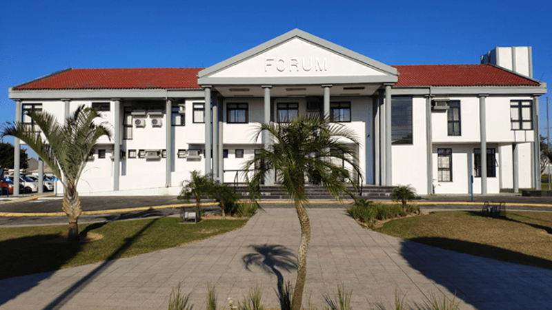 Mulher vai a júri popular por matar companheiro com suco envenenado