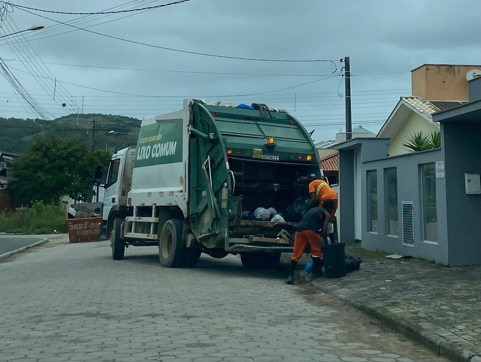 Nova empresa assume a coleta de lixo em Tubarão