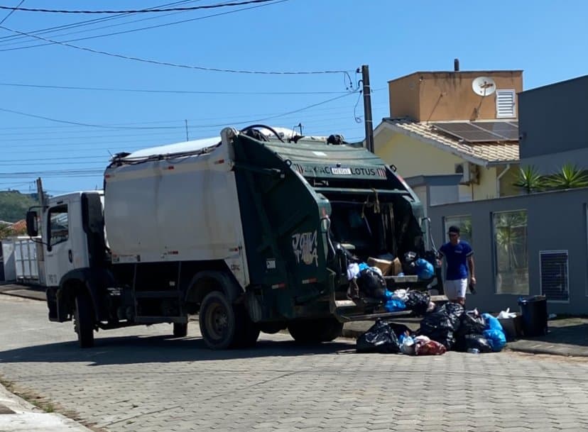 Licitação para contratar empresa de coleta de lixo é suspensa devido a impugnações