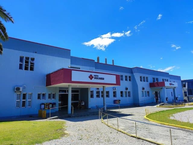 Dias após médicos suspenderem atendimentos não urgentes, repasses são regularizados